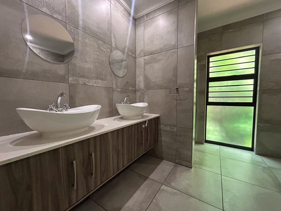 3 Bedroom Property for Sale in Van Der Hoff Park North West